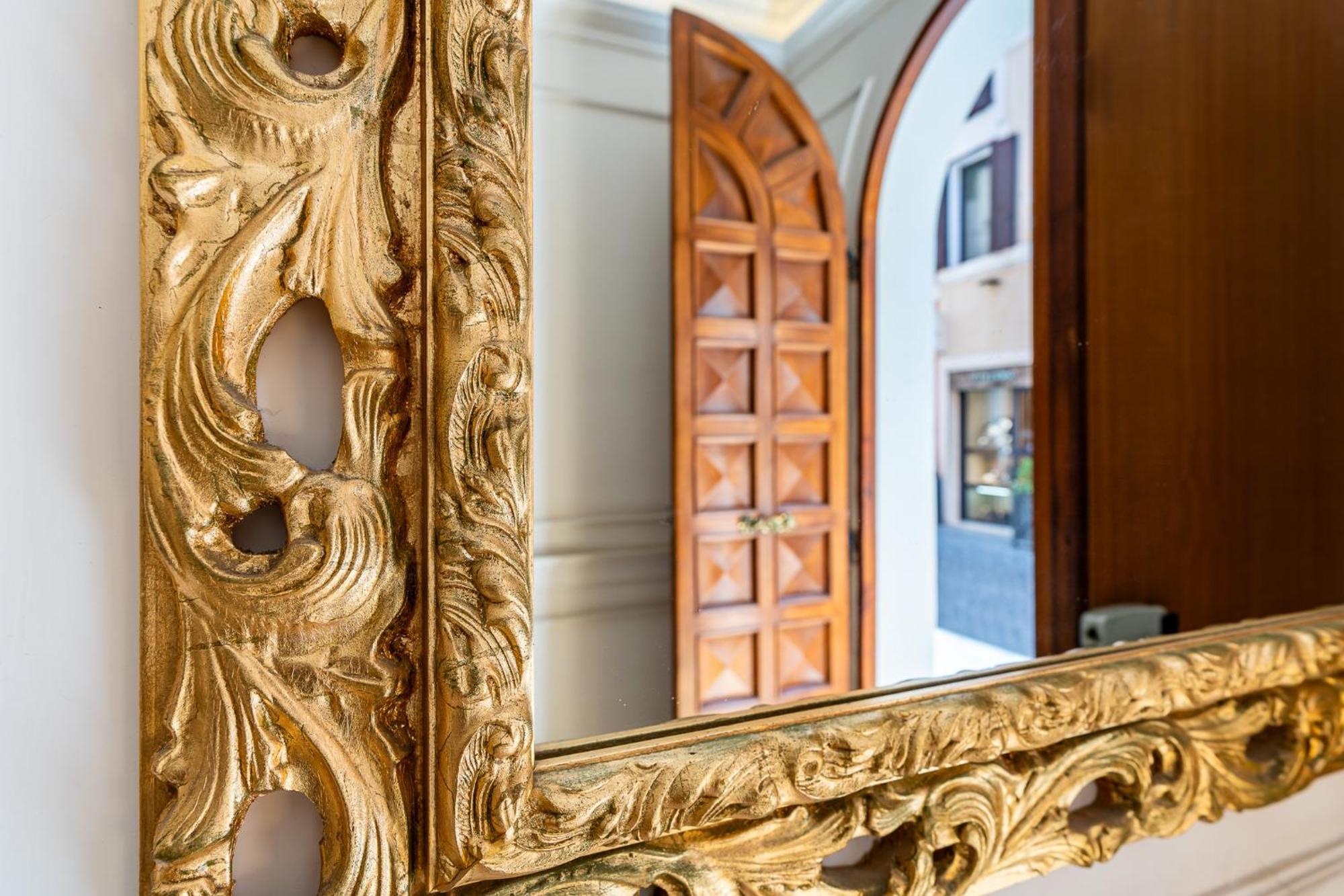 Decimo Meridio- At Spanish Steps- Рим Экстерьер фото