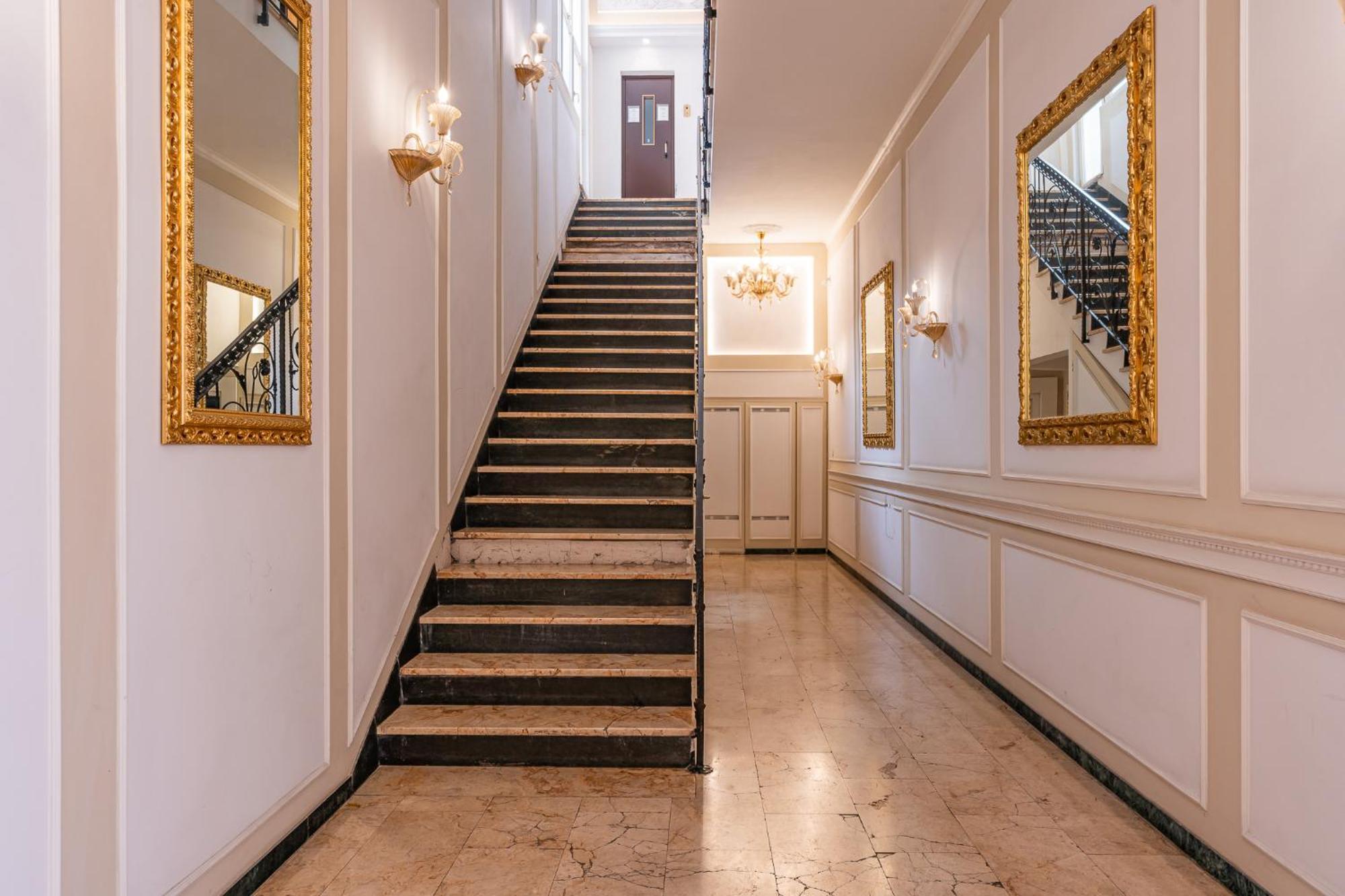 Decimo Meridio- At Spanish Steps- Рим Экстерьер фото