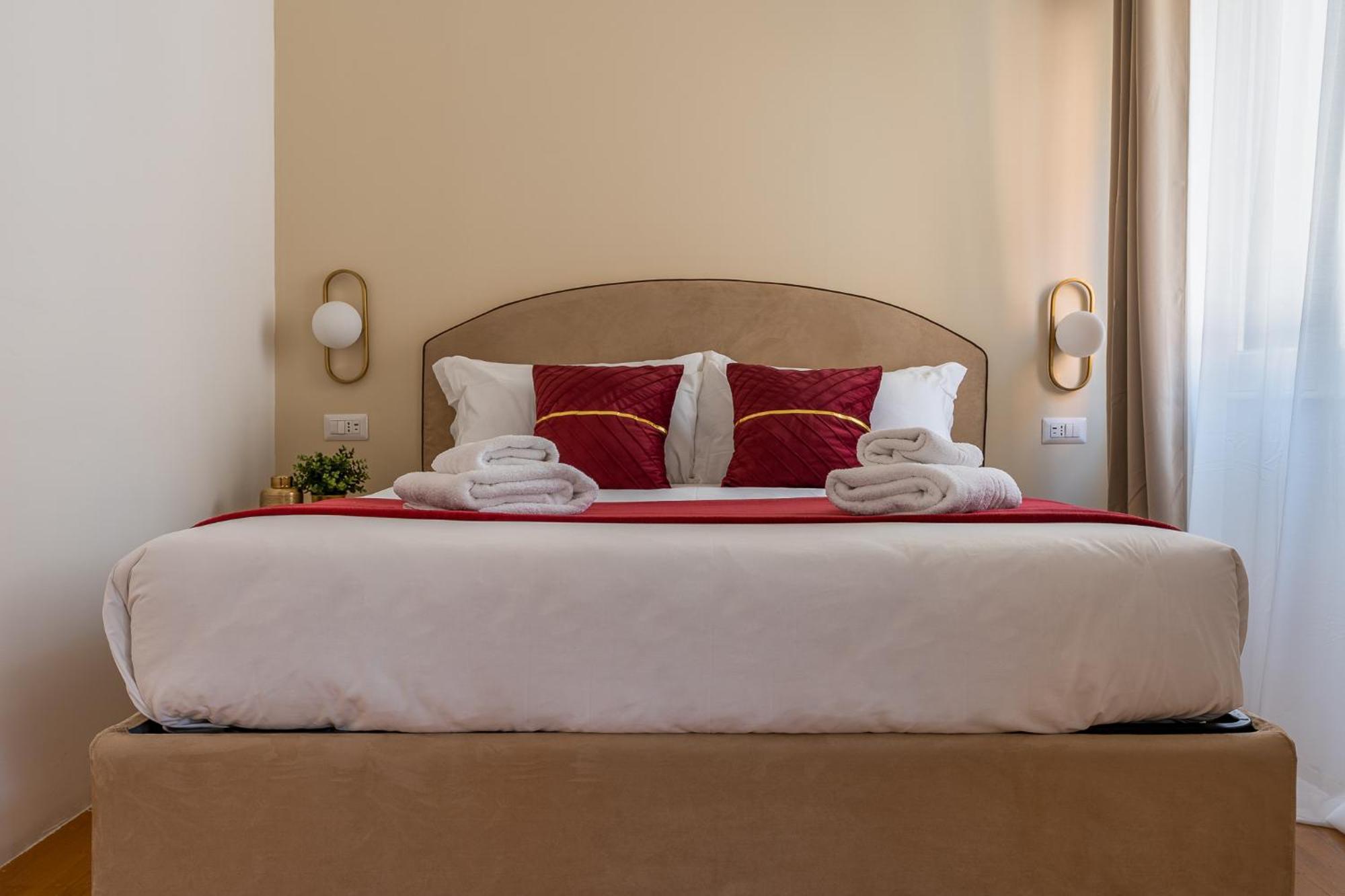 Decimo Meridio- At Spanish Steps- Рим Экстерьер фото