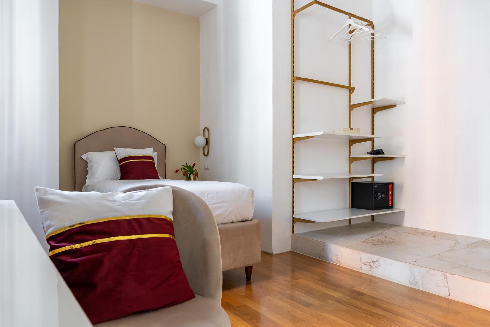 Decimo Meridio- At Spanish Steps- Рим Экстерьер фото